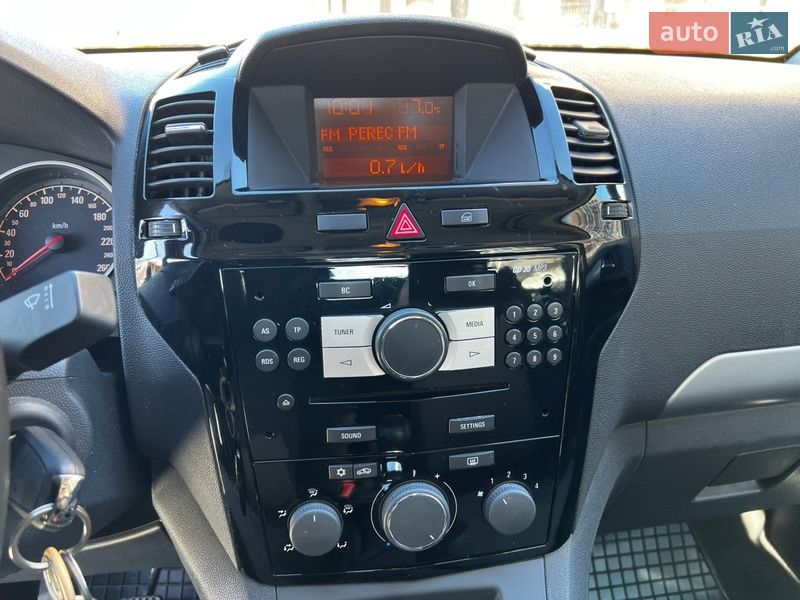 Минивэн Opel Zafira 2013 в Киеве