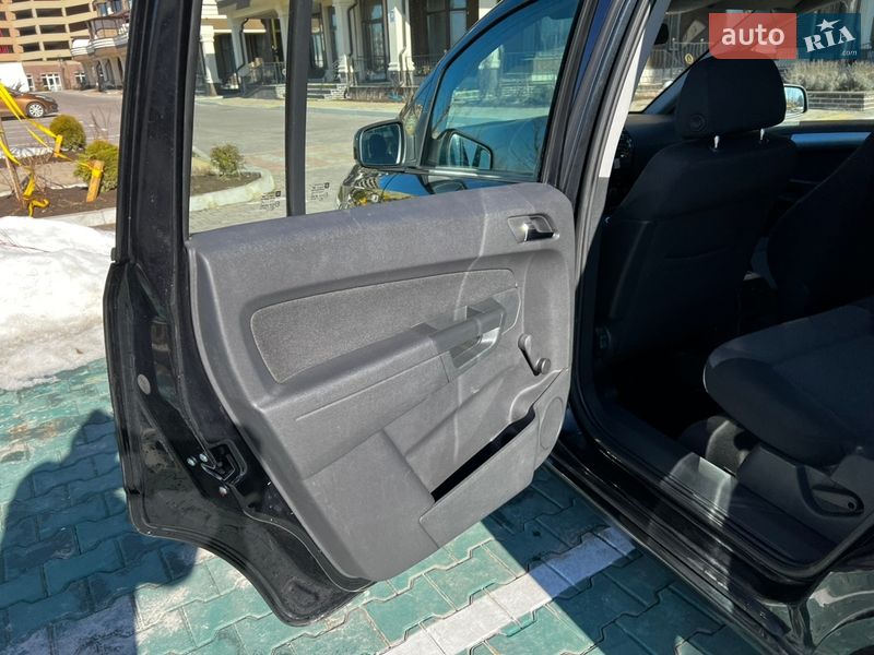 Минивэн Opel Zafira 2013 в Киеве