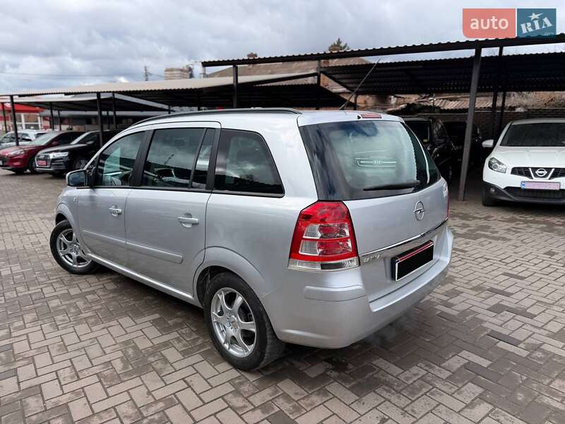 Микровэн Opel Zafira 2012 в Кривом Роге