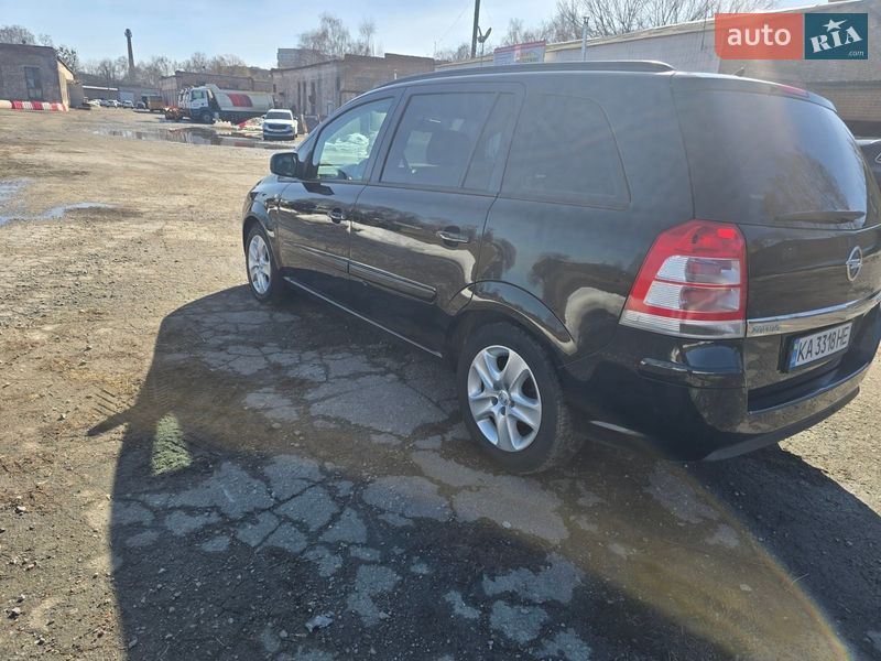 Минивэн Opel Zafira 2013 в Пирятине