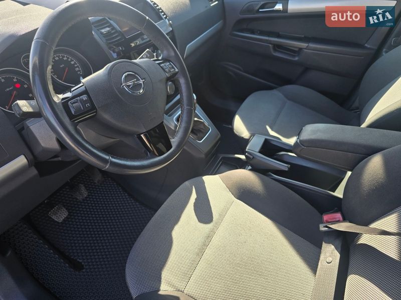 Минивэн Opel Zafira 2013 в Пирятине