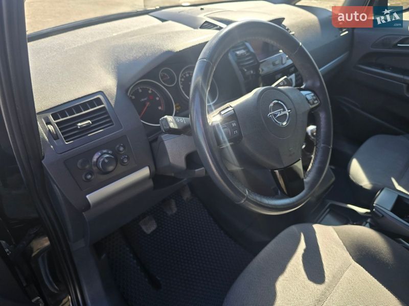 Минивэн Opel Zafira 2013 в Пирятине