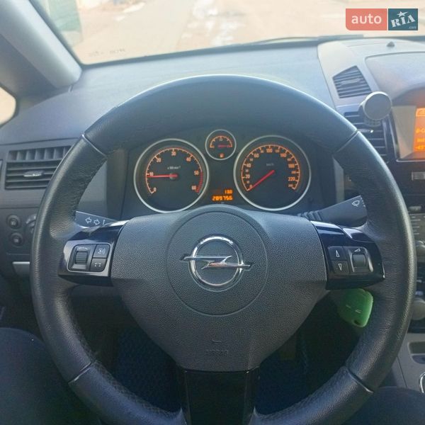 Минивэн Opel Zafira 2013 в Запорожье