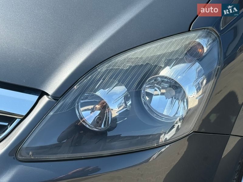Минивэн Opel Zafira 2012 в Ровно