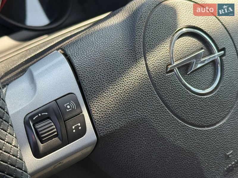 Минивэн Opel Zafira 2012 в Ровно