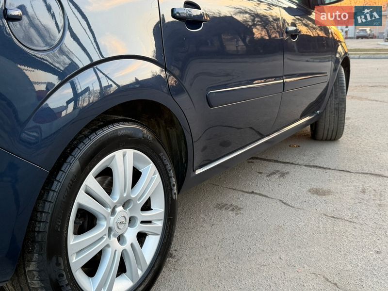 Минивэн Opel Zafira 2011 в Лубнах