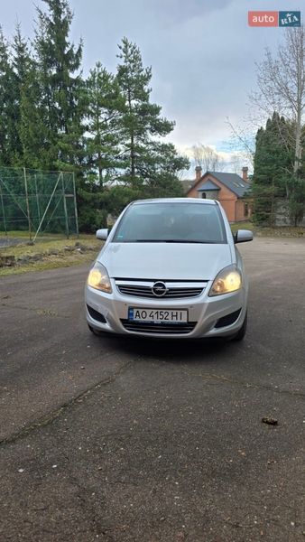 Минивэн Opel Zafira 2010 в Трускавце
