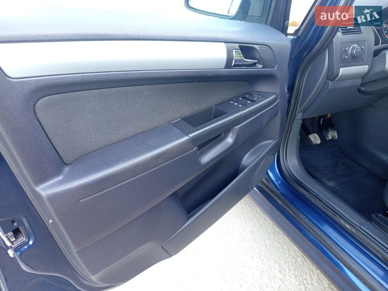 Минивэн Opel Zafira 2012 в Ровно