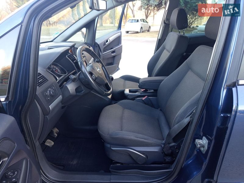 Минивэн Opel Zafira 2012 в Ровно