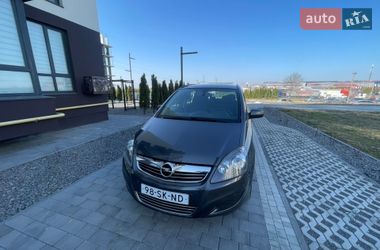 Минивэн Opel Zafira 2011 в Городке