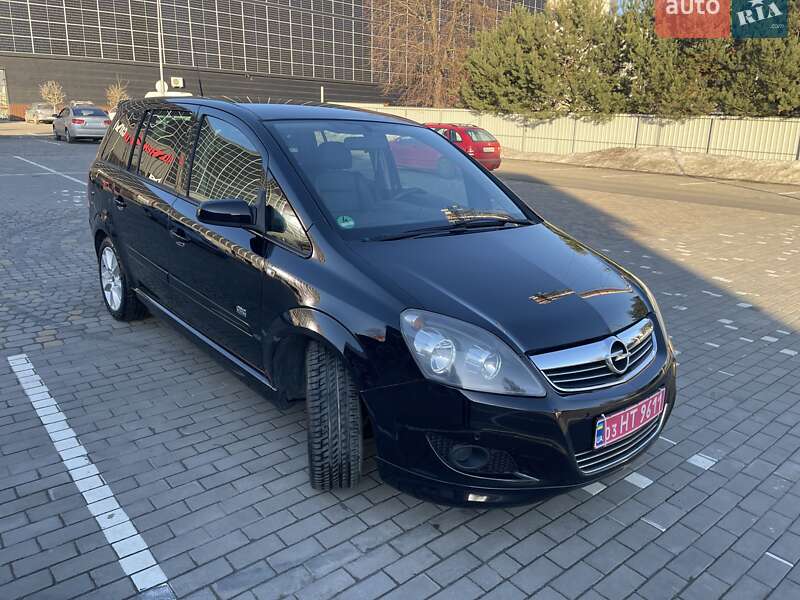 Минивэн Opel Zafira 2009 в Луцке