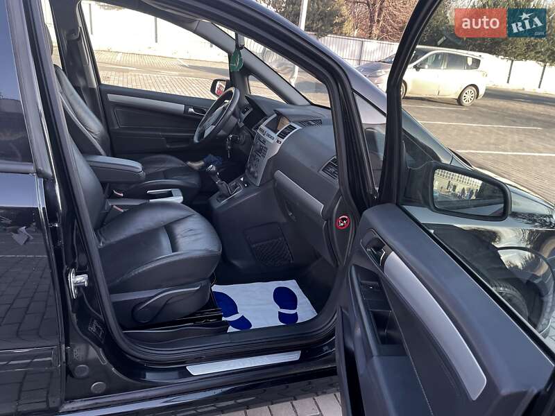 Минивэн Opel Zafira 2009 в Луцке