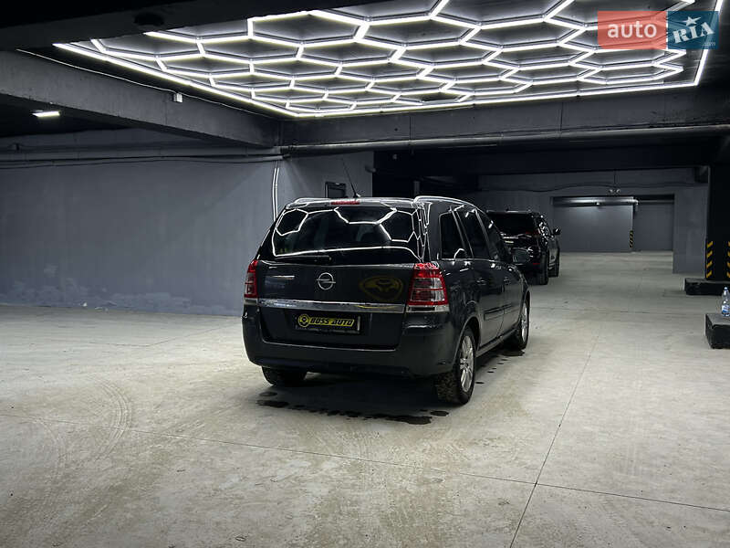 Минивэн Opel Zafira 2011 в Черновцах