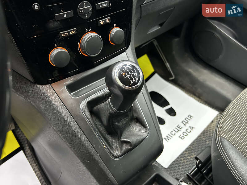 Минивэн Opel Zafira 2011 в Черновцах