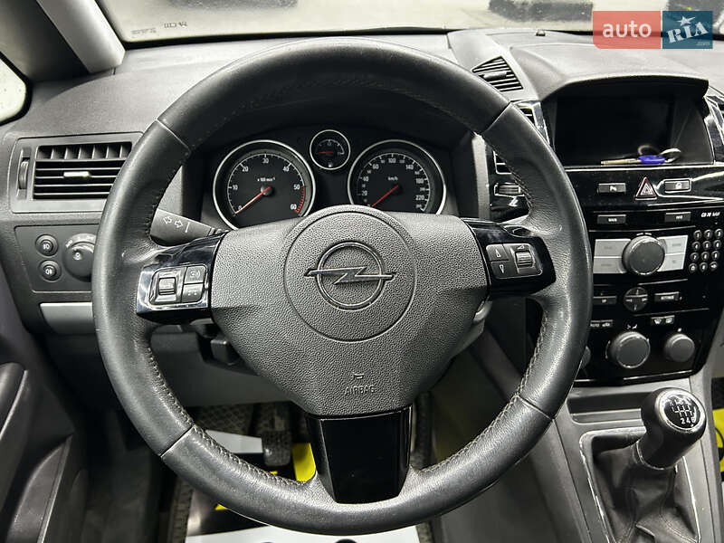 Минивэн Opel Zafira 2011 в Черновцах