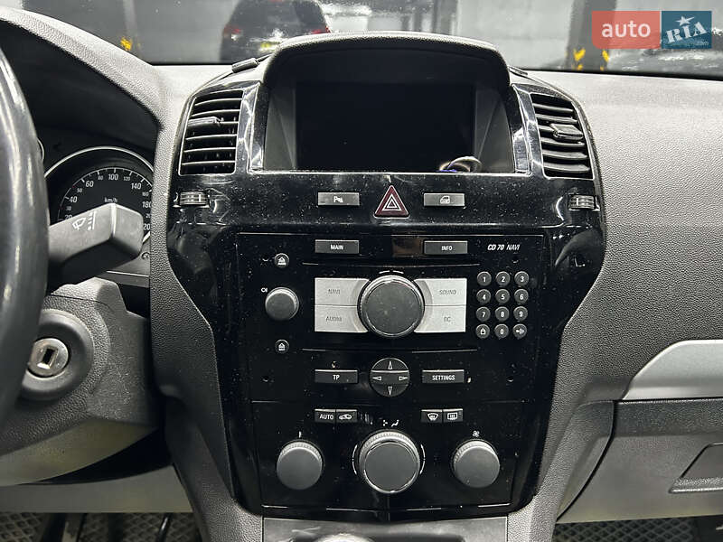 Минивэн Opel Zafira 2011 в Черновцах