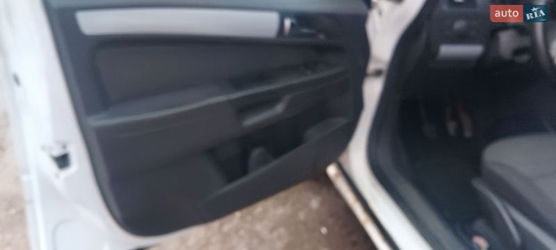 Минивэн Opel Zafira 2006 в Гожулах фото 14 Минивэн Opel Zafira 2006 в Гожулах