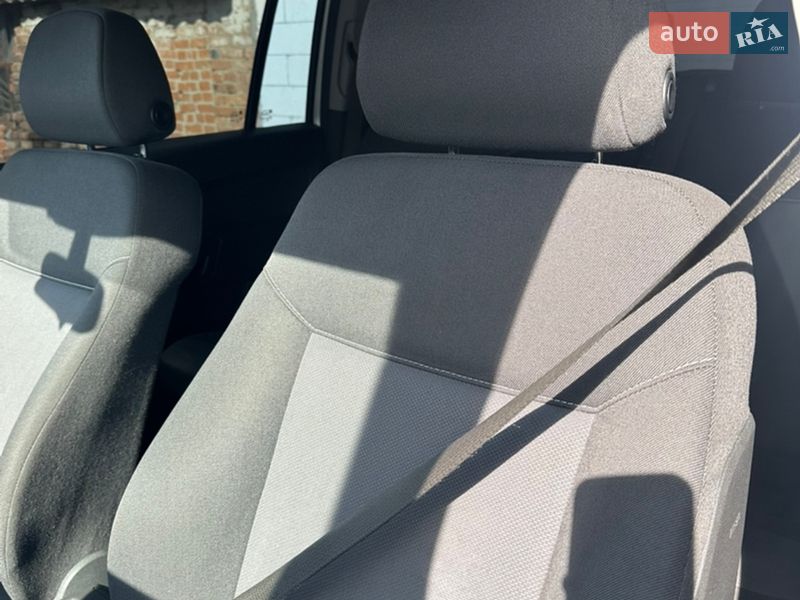 Минивэн Opel Zafira 2009 в Хороле