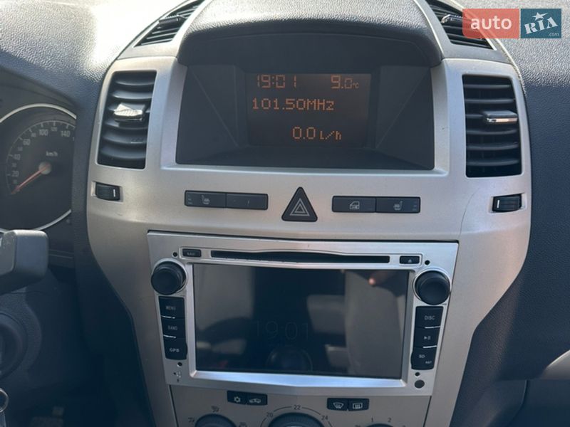 Минивэн Opel Zafira 2009 в Хороле