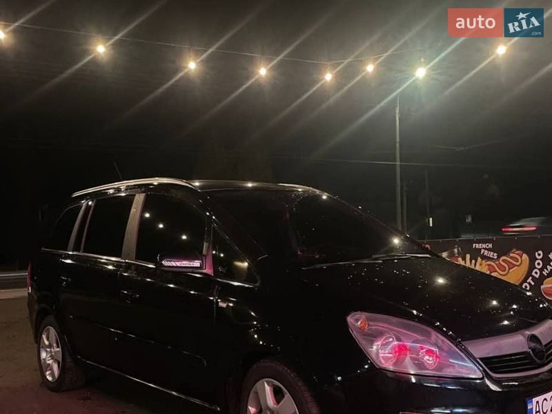 Минивэн Opel Zafira 2007 в Луцке