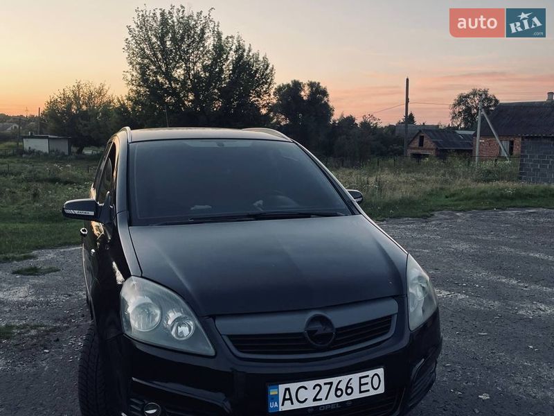 Минивэн Opel Zafira 2007 в Луцке