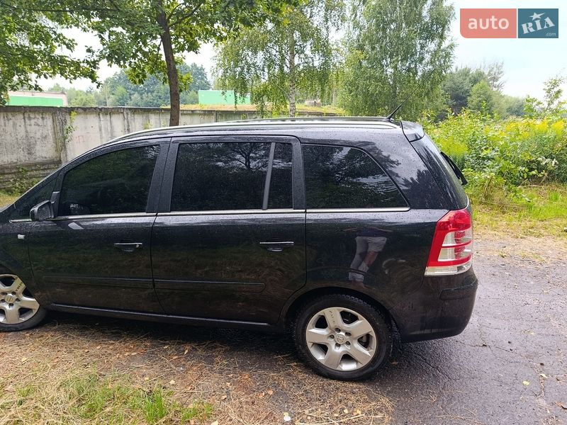 Минивэн Opel Zafira 2007 в Луцке