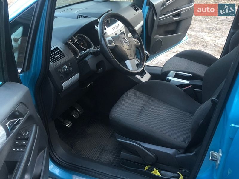 Минивэн Opel Zafira 2006 в Коцюбинском