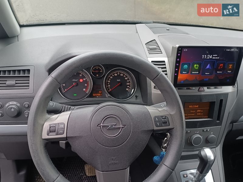 Минивэн Opel Zafira 2006 в Долине