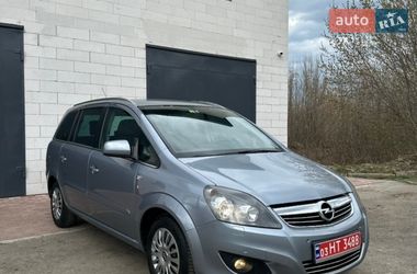 Минивэн Opel Zafira 2011 в Хороле