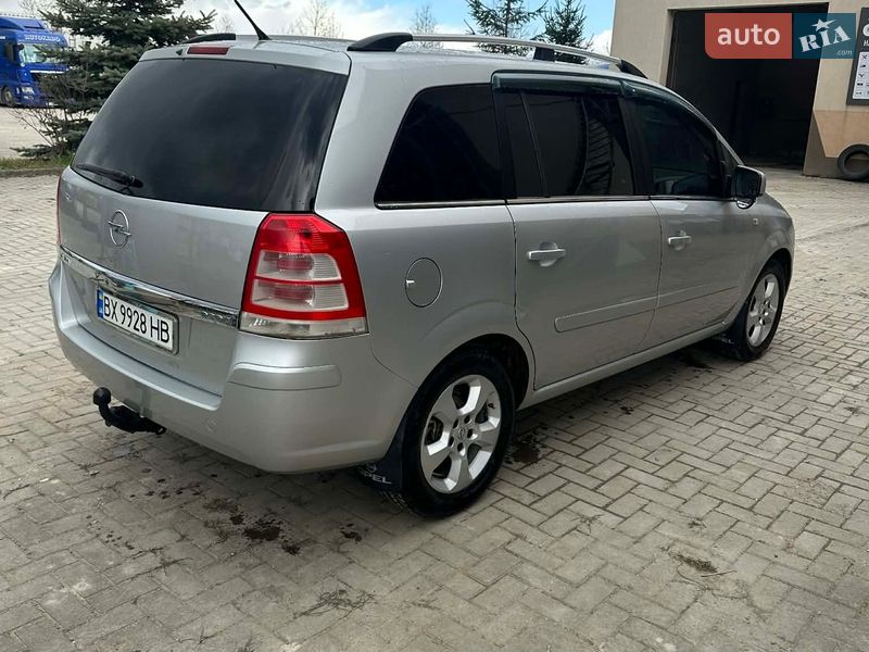 Мінівен Opel Zafira 2011 в Кам'янець-Подільському
