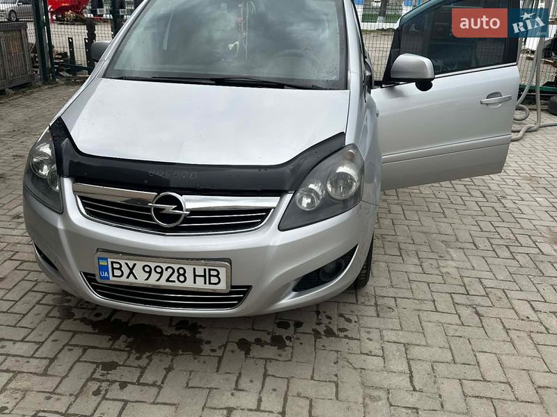 Мінівен Opel Zafira 2011 в Кам'янець-Подільському