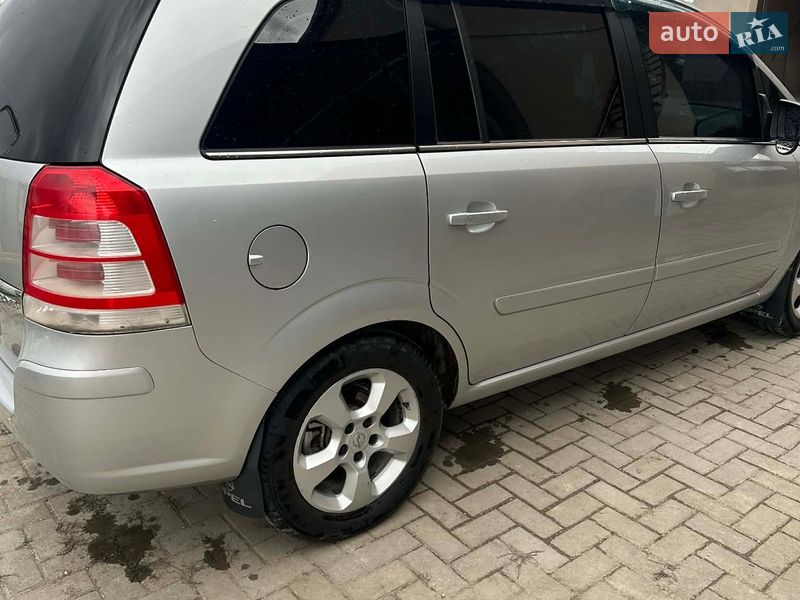 Мінівен Opel Zafira 2011 в Кам'янець-Подільському