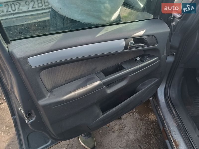 Минивэн Opel Zafira 2005 в Попельне