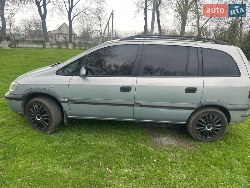 Мінівен Opel Zafira 2002 в Оржиці