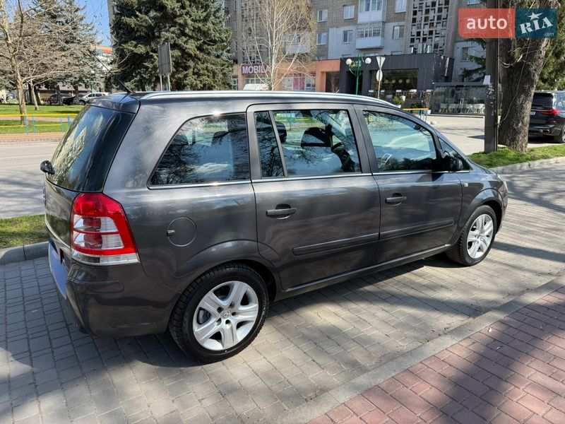 Минивэн Opel Zafira 2009 в Могилев-Подольске