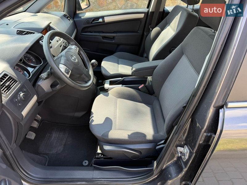 Минивэн Opel Zafira 2009 в Могилев-Подольске