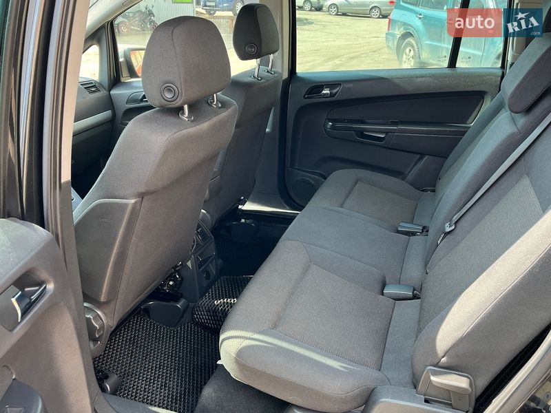 Минивэн Opel Zafira 2012 в Сумах