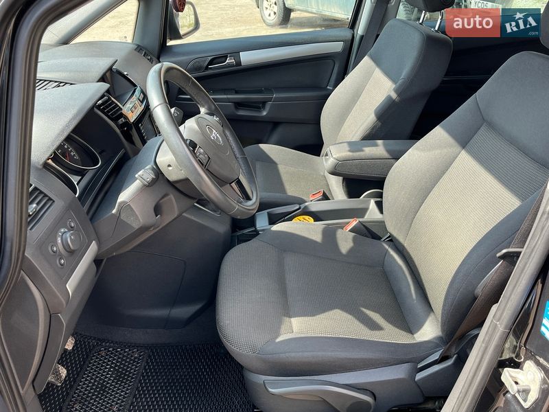 Минивэн Opel Zafira 2012 в Сумах