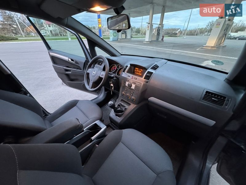 Минивэн Opel Zafira 2008 в Луцке