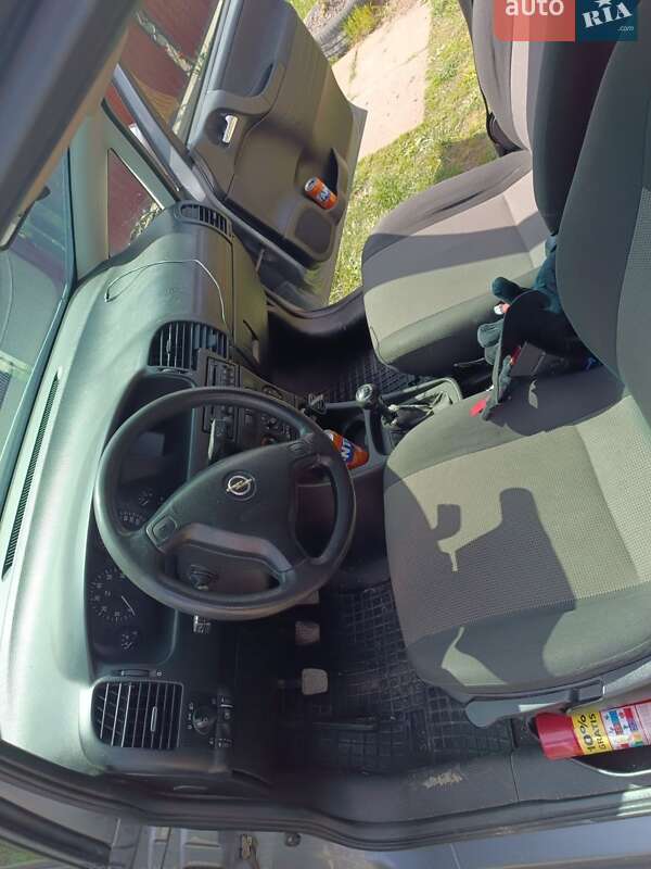 Мінівен Opel Zafira 2004 в Косові