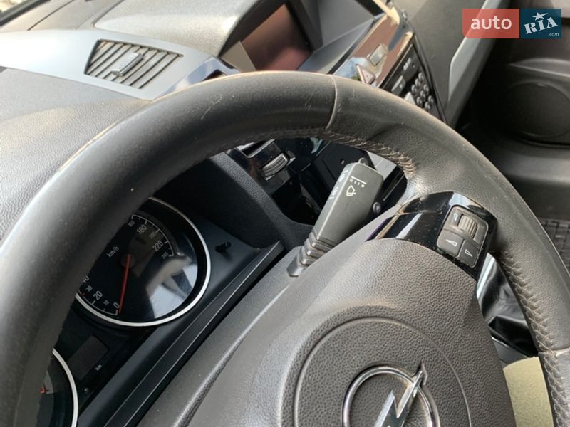 Мінівен Opel Zafira 2011 в Лебедині