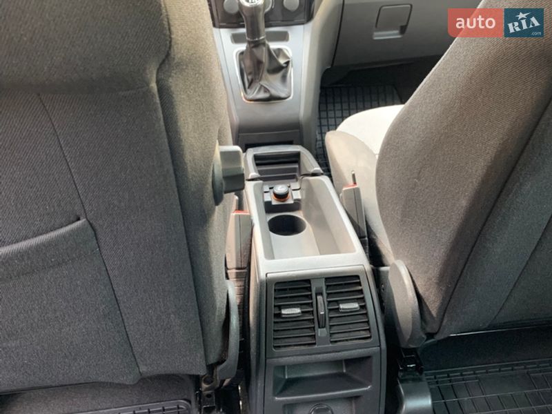 Мінівен Opel Zafira 2011 в Лебедині