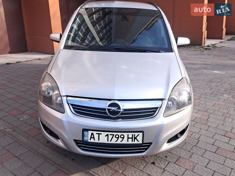 Минивэн Opel Zafira 2008 в Ивано-Франковске фото Минивэн Opel Zafira 2008 в Ивано-Франковске