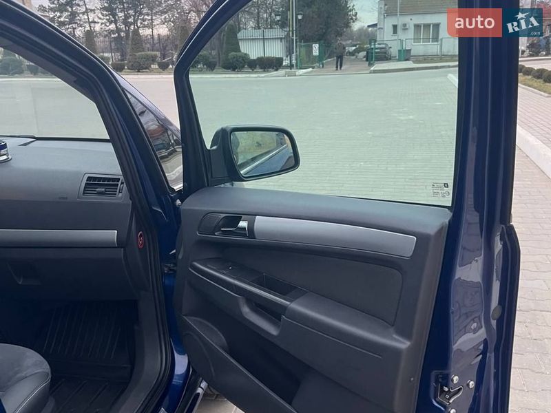 Мінівен Opel Zafira 2010 в Ізмаїлі