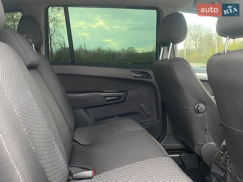 Минивэн Opel Zafira 2009 в Волочиске