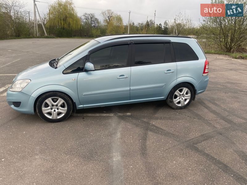 Минивэн Opel Zafira 2009 в Волочиске
