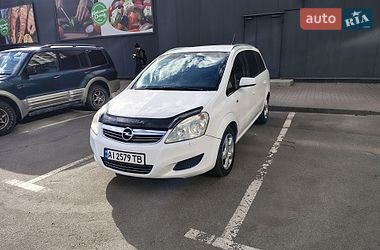 Минивэн Opel Zafira 2008 в Киеве