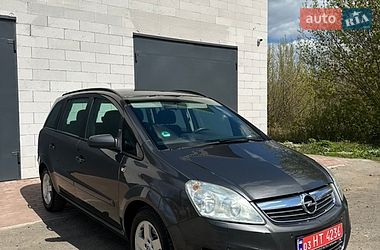 Минивэн Opel Zafira 2009 в Хороле
