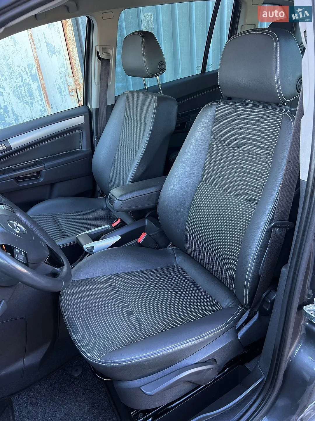 2010 Opel Zafira - мініатюра 2