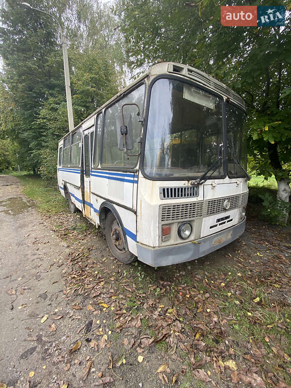 Городской автобус ПАЗ 3205 2008 в Здолбунове